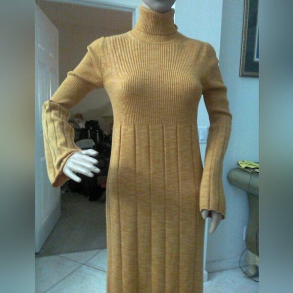 BNWOT MAXI SWEATER DRESS SZ. SM BY ELIZABETH & JAMES 100% WOOL GOLDEN COLOR LUX - Picture 4 of 13